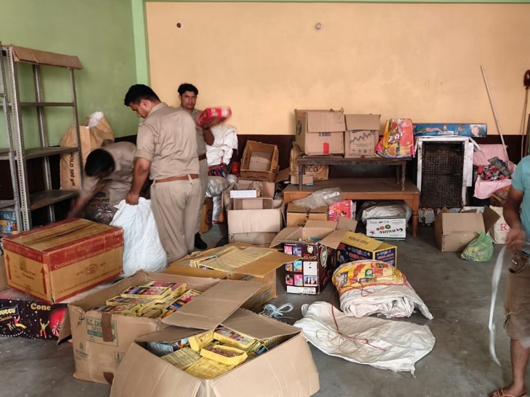बरेली में अवैध पटाखों पर पुलिस की बड़ी कार्रवाई, 189 किलो आतिशबाजी बरामद, तीन गिरफ्तार
