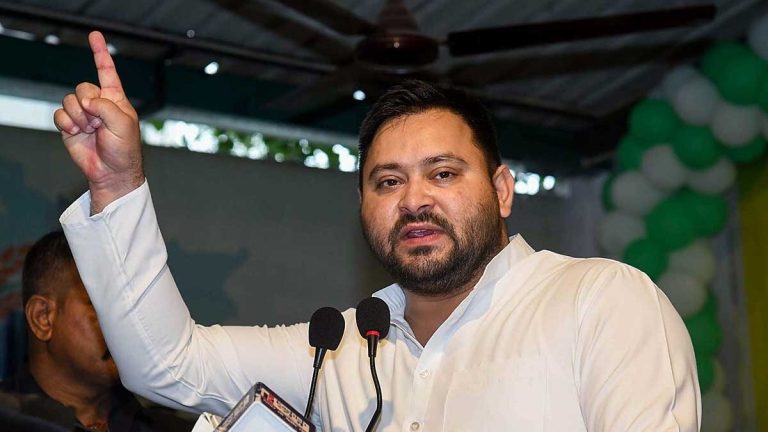 JDU विधायक Sanjeev Kumar RJD में शामिल, Tejashwi Yadav ने किया स्वागत, चुनावी सरगर्मी तेज़