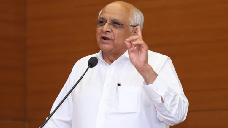 विक्रम संवत 2082 की शुभ शुरुआत पर Gujarat CM Bhupendra Patel ने दी शुभकामनाएं, मां भद्रकाली मंदिर में की पूजा-अर्चना