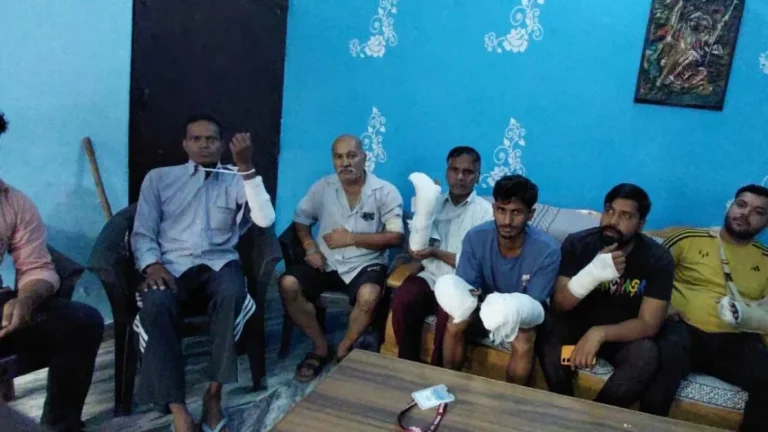 मोदीनगर में बंदरों का आतंक: लोग घरों में कैद, प्रशासन की चुप्पी पर उठे सवाल