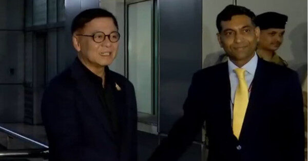 चार दिन की भारत यात्रा पर दिल्ली पहुँचे थाईलैंड के विदेश मंत्री सिहासक फुआंगकेतकेओ