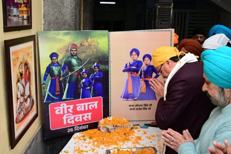 वीर बाल दिवस पर गुरुद्वारों में मत्था टेकने पहुंचे सीएम धामी, साहिबजादों की शहादत को नमन
