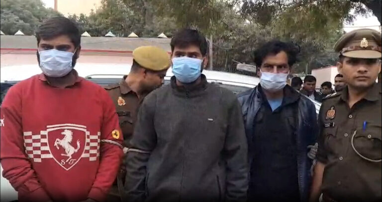 प्रेमिका के लिए चोरी की साजिश! आगरा रोजर शूज फैक्ट्री में 7.70 करोड़ के जेवर और नकदी बरामद