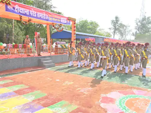 जालौन पुलिस लाइन में दीक्षांत परेड का भव्य आयोजन