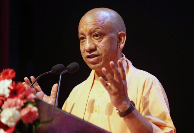 UPPSC UPSSSC Appointment Letters: UPPSC और UPSSSC के चयनित अभ्यर्थियों को बड़ी सौगात: सीएम योगी ने बांटे नियुक्ति पत्र