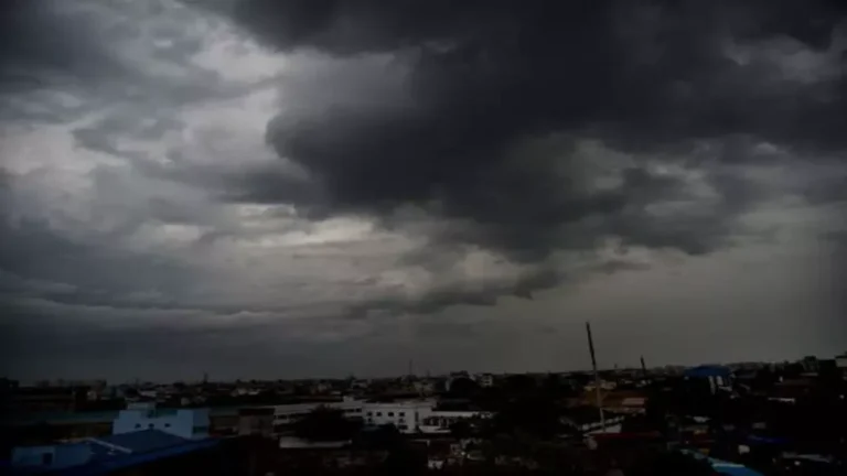 Weather in UP: भीषण गर्मी के बीच आज से बदलेगा मिजाज, आंधी-बारिश और ओले गिरने का अलर्ट