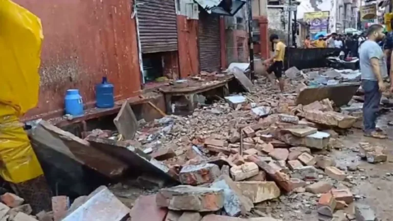 Vrindavan News : वृंदावन में आज से अतिक्रमण पर ताबड़तोड़ कार्रवाई, सुबह मुनादी के बाद दोपहर में गरजेगा बुलडोजर