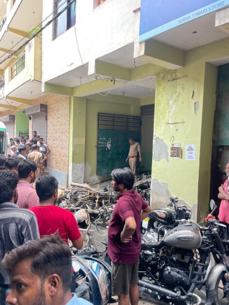 Noida Fire: ममूरा की पांच मंजिला इमारत में भीषण हादसा, दो की मौत और कई सुरक्षित बचाए गए
