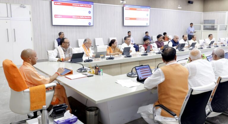 UP Cabinet : योगी सरकार की बड़ी सौगात! यूपी में बनेंगे 2 नए एक्सप्रेसवे, छात्राओं को मिलेगी स्कूटी