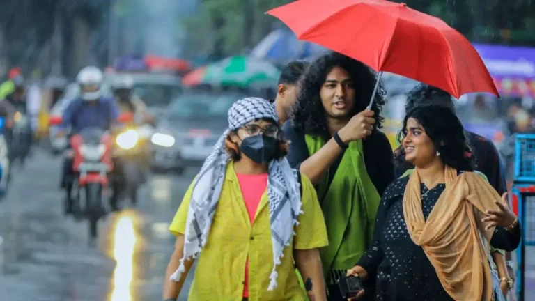 Weather Update : 21 राज्यों में भारी बारिश का अलर्ट, MP-महाराष्ट्र में बाढ़ का खतरा; जानें दिल्ली, यूपी और उत्तराखंड का मौसम