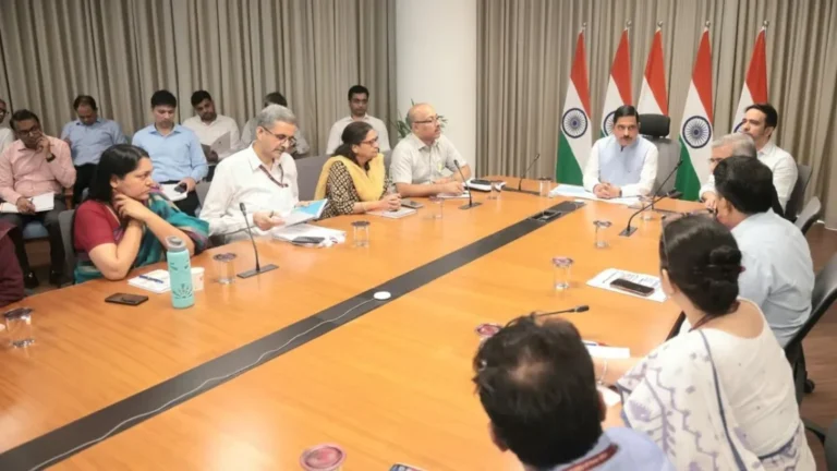 Union Education Minister : धर्मेंद्र प्रधान के बाद प्रह्लाद जोशी बने शिक्षा मंत्री, आज से संभाला पदभार