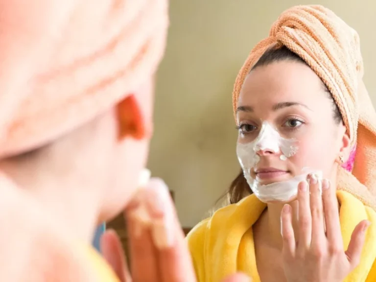 Facial Hair Removal : चेहरे के अनचाहे बाल हटाने के घरेलू उपाय: चावल के आटे से बनाएं आसान फेस पैक