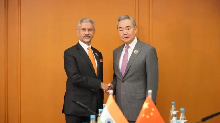 India China Foreign Ministers Meeting : भारत-चीन प्रतिद्वंद्वी नहीं, एक-दूसरे के पार्टनर हैं: चीनी विदेश मंत्री का बड़ा बयान, एस. जयशंकर ने भी दिया स्पष्ट संदेश