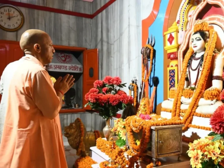 Guru Purnima 2026: गोरखनाथ मंदिर पहुंचे सीएम योगी, गुरु गोरखनाथ और महंत अवेद्यनाथ को किया नमन