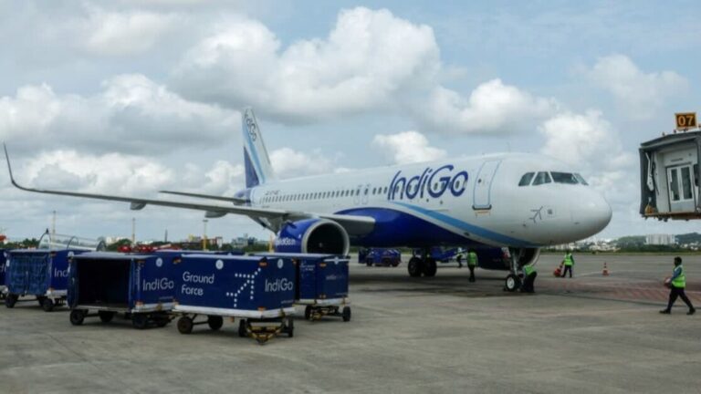 IndiGo Emergency : कोलकाता से चेन्नई जा रही IndiGo फ्लाइट की इमरजेंसी लैंडिंग, 224 लोग सुरक्षित | DD News Uttar Pradesh