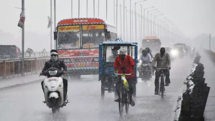UP Weather Today : यूपी में मानसून का कहर, वाराणसी-प्रयागराज समेत कई जिलों में जलभराव