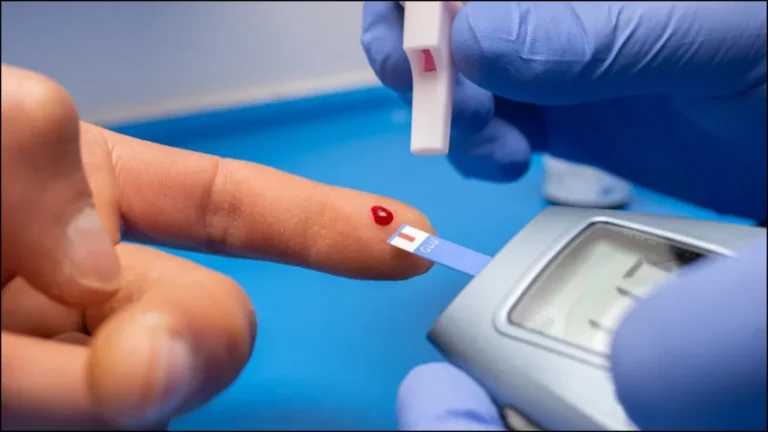 Diabetic Ketoacidosis: डायबिटीज मरीजों के लिए जानलेवा हो सकती है DKA, इन लक्षणों को न करें नजरअंदाज | DD News Uttar Pradesh 