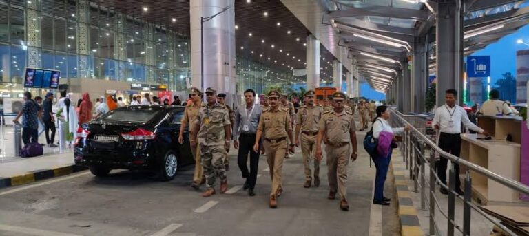 Lucknow Airport Security : स्वतंत्रता दिवस से पहले अमौसी एयरपोर्ट पर बढ़ी सुरक्षा, पुलिस-CISF ने चलाया चेकिंग अभियान | DD News Uttar Pradesh 