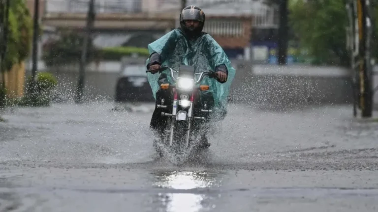 Weather Update Today: दिल्ली-UP समेत कई राज्यों में भारी बारिश का अलर्ट, जानें आज कैसा रहेगा मौसम | DD News Uttar Pradesh