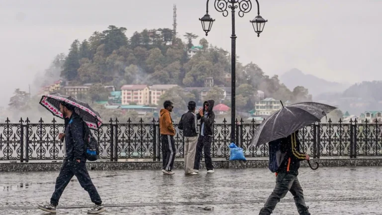 UP Weather Today : यूपी में मानसून फिर हुआ सक्रिय, नोएडा-गाजियाबाद समेत 22 जिलों में भारी बारिश का अलर्ट