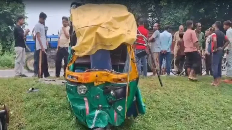 Sambhal Accident : संभल में भीषण सड़क हादसा, ऑटो-डंपर की टक्कर में 2 बच्चों समेत 5 की मौत