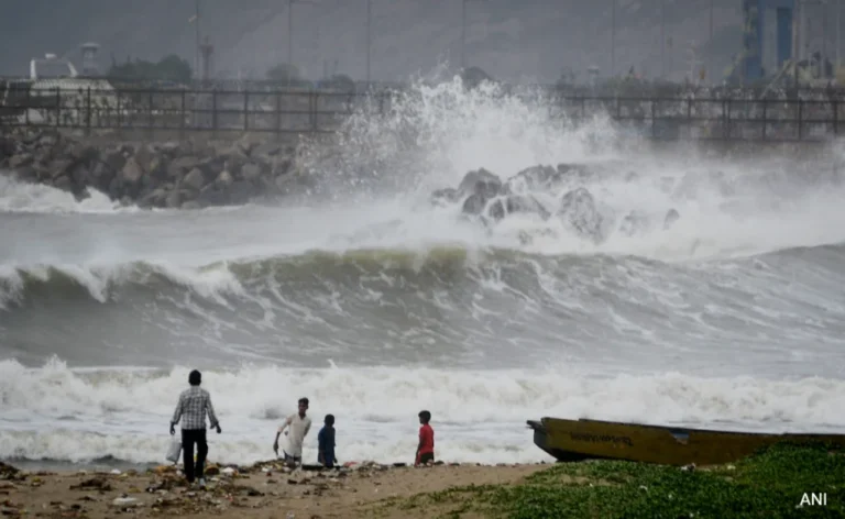 Cyclone News : बंगाल की खाड़ी में बन रहा ‘अर्णब’ तूफान! IMD का रेड अलर्ट, अगले 12 घंटे बेहद अहम
