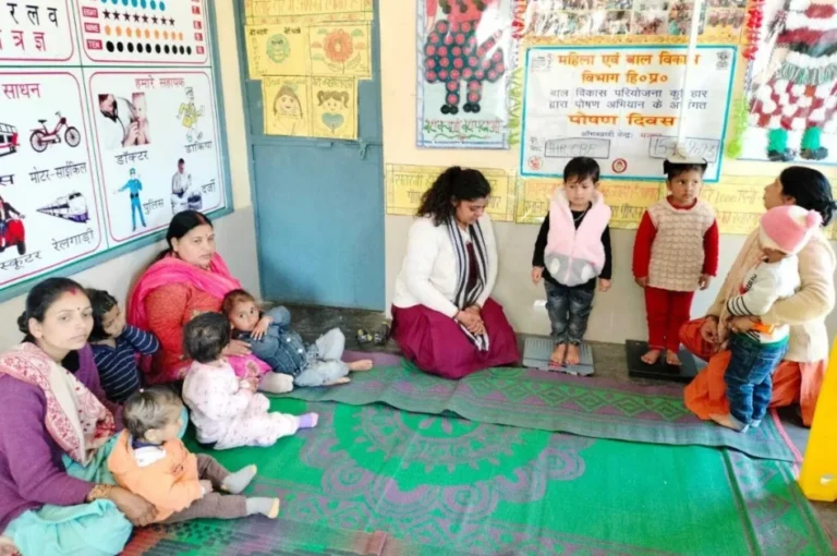 UP Anganwadi News : यूपी की 3.28 लाख आंगनवाड़ी कार्यकर्ताओं-सहायिकाओं के लिए बड़ी खुशखबरी