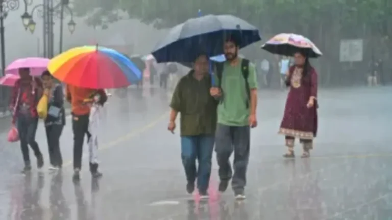 Weather Alert: मौसम ने बदली करवट, यूपी-बिहार-दिल्ली समेत 21 राज्यों में बारिश और तेज हवाओं का अलर्ट