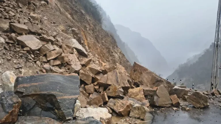 Sikkim Landslide : सिक्किम में भारी बारिश का कहर, ग्यालशिंग के रिंबी गांव में बड़ा भूस्खलन
