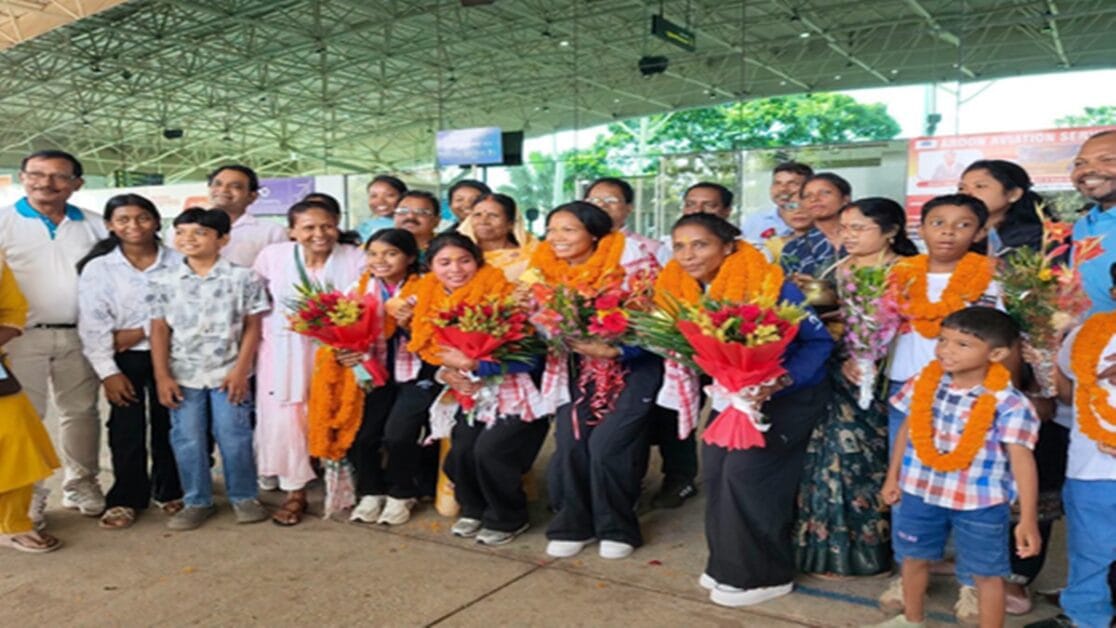 Asian Games : 44 साल बाद भारत ने जीता हॉकी गोल्ड, रांची पहुंचते ही सलीमा टेटे समेत 4 खिलाड़ियों का जोरदार स्वागत