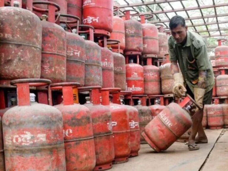LPG e-KYC नहीं हुई तो सब्सिडी पर पड़ सकता है असर, मोबाइल से ऐसे करें ऑथेंटिकेशन