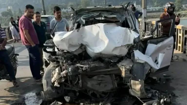 Himachal Road Accident : हिमाचल में दो बड़े सड़क हादसे: पांवटा साहिब में 3 की मौत, कुल्लू में HRTC बस पलटी