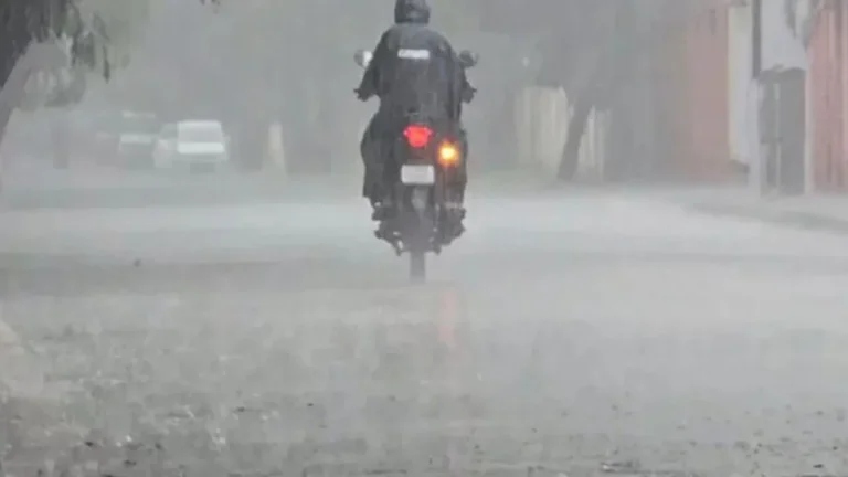 Weather Alert: बिहार-UP से बंगाल तक आंधी-बारिश का अलर्ट, पहाड़ी राज्यों में बर्फबारी के आसार